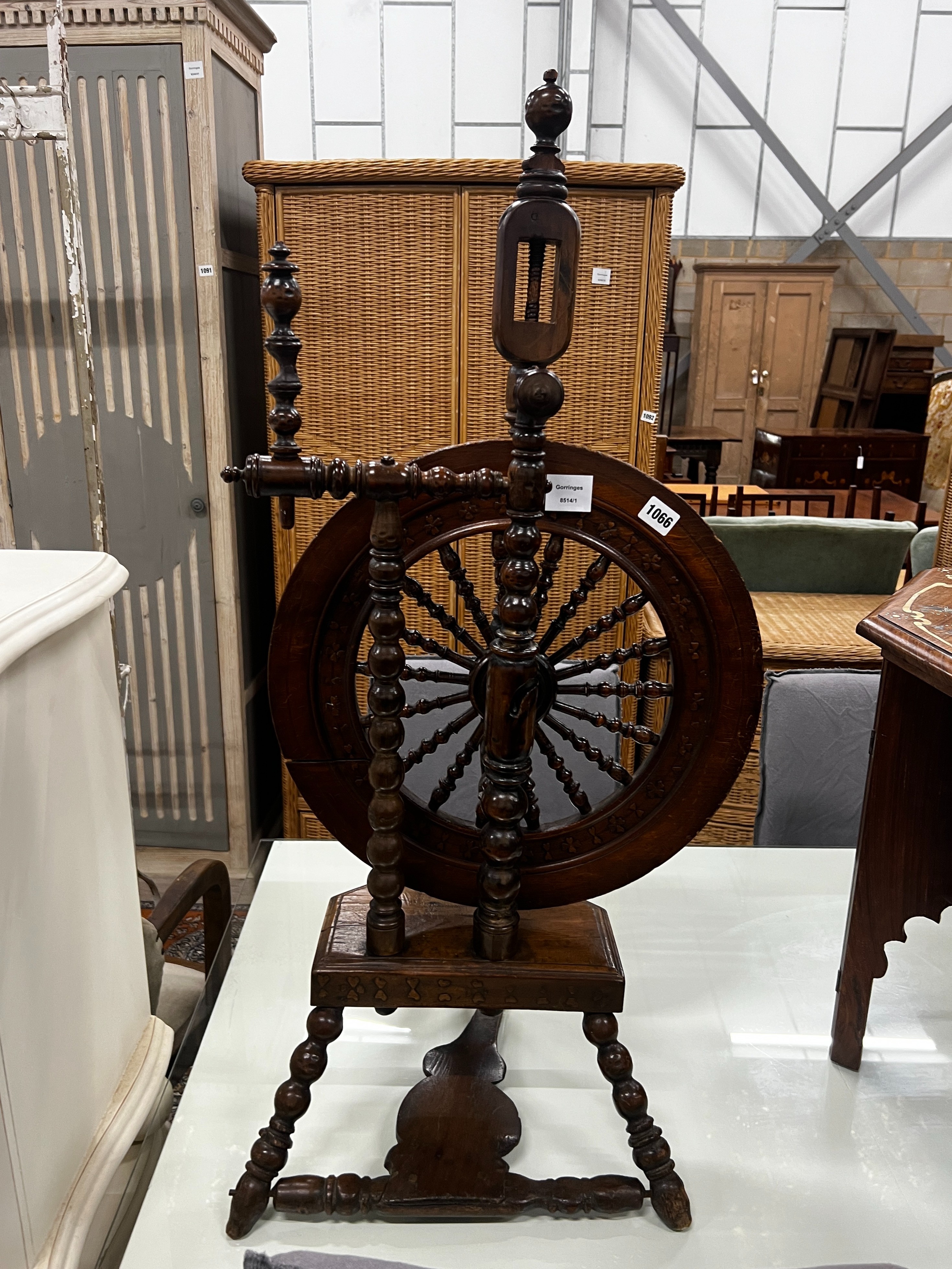 A 19th century turned wood oak spinning wheel, height 98cm